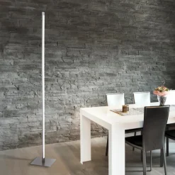 LED-gulvlampe Bella, lige, firkantet base, stål