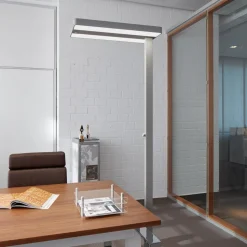 LED-gulvlampe MAULjuvis, sølv, 196 cm, dæmpbar fod