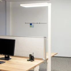 LED-gulvlampe til kontor MAULjura, hvid, aluminium, 196,5 cm, 4000 K