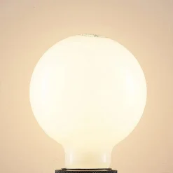 LED-pære E27 4W 2.700K G95 Globe, dæmpbar, opal