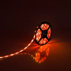 LED-RGB stripe med fjernbetjening, længde 5 meter