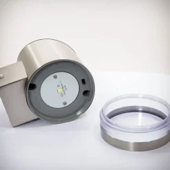 LED-solcellelampe Salma til anbringelse på muren