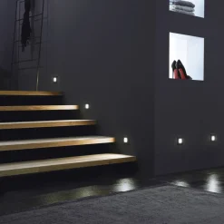 LED-vægindbygningslampe Wall F, sort, 7,5 x 7,5 cm, metalplade