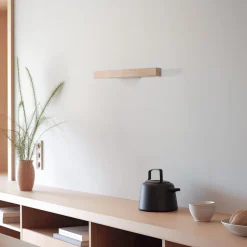 LED-væglampe i træ Teo, fyr, 46 cm, 3000 K