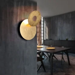 LED-væglampe Leano, rund linse, guld, indirekte