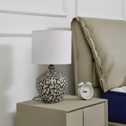 Lindby bordlampe Thalassia, sort/hvid, Ø 26cm, keramik