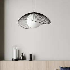 Lindby Fabronia hængelampe, gitter, glaskugle