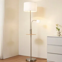 Lindby Gulvlampe Aovan, nikkelfarvet, hylde, USB-port