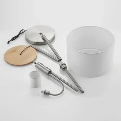 Lindby Gulvlampe Aovan, nikkelfarvet, hylde, USB-port