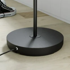 Lindby gulvlampe Karoli, sort, 156 cm, metal, fleksibel arm