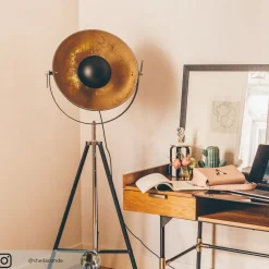 Lindby gulvlampe Mineva. sort/guld, metal, højde 180 cm