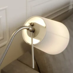 Lindby gulvlampe Nantwin, 175 cm, hvid, nikkel, tekstil