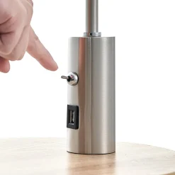 Lindby gulvlampe Zinia, nikkelfarvet, hylde, USB-tilslutning