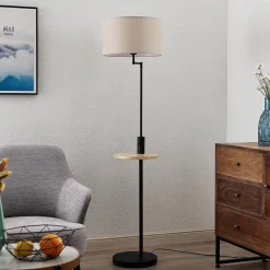 Lindby gulvlampe Zinia, sort, hylde, USB-tilslutning