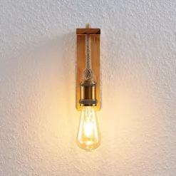 Lindby Helou væglampe i træ med synlig fatning