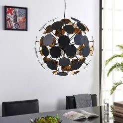 Lindby hængelampe Kinan, Ø 54 cm, sort, guld, metal