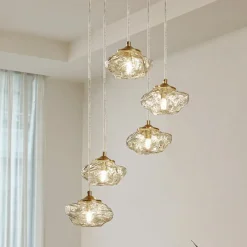 Lindby hængelampe Piatra, Ø45cm, 5 lyskilder, cognac/messing, glas