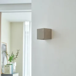 Lindby Jayden væglampe i kantet form