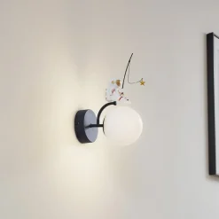 Lindby Kosmo væglampe, plast, astronaut, 30 cm høj