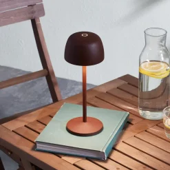 Lindby LED-bordlampe Arietty, brun, dæmpbar, IP65