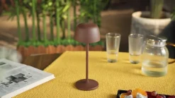 Lindby LED-bordlampe Arietty, brun, dæmpbar, IP65