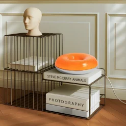 Lindby LED-bord-/væglampe Fjora, orange/krom, Ø30cm, dæmpbar