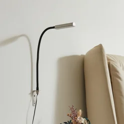 Lindby LED-læselampe Flexola, nikkel, kantet, metal, stik