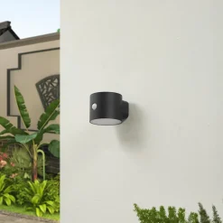 Lindby LED-solcellelampe Amren, sort, ABS, sensor