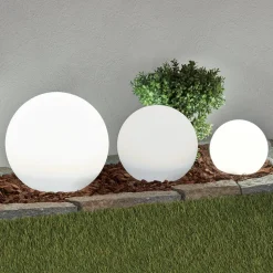 Lindby LED-solcellelamper Lago, sæt med 3, kugler, jordspyd, hvid