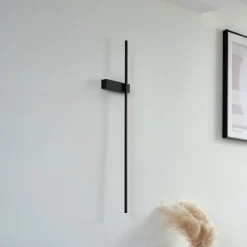 Lindby LED-væglampe Natsumi, sort, aluminium, 90 cm