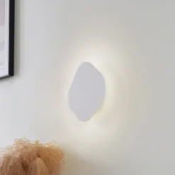 Lindby LED-væglampe Nielson, hvid, gips, 30 x 30 cm