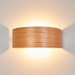 Lindby LED-væglampe Rafailia, bredde 23 cm, træ, 3.000 K