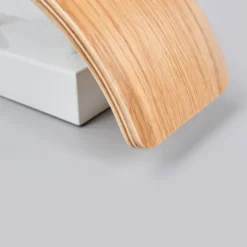 Lindby LED-væglampe Rafailia, bredde 23 cm, træ, 3.000 K