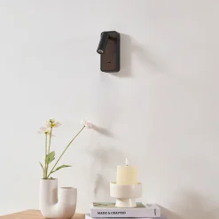 Lindby LED-væglampe Tallis, sort, USB-C, bevægelig