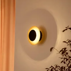 Lindby LED-væglampe Tiama, metal, sort/guld, Ø 20 cm