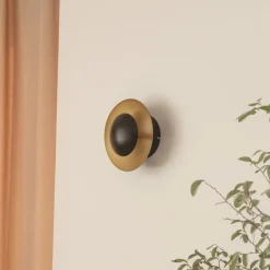 Lindby LED-væglampe Tiama, metal, sort/guld, Ø 20 cm