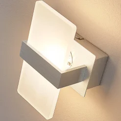 Lindby LED-væglampe Yorick, 18 cm, aluminium/hvid med afbryder