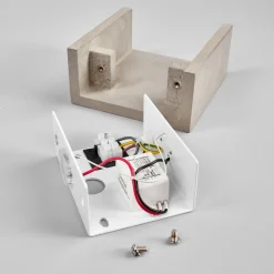 Lindby LED-væglampe Yva, grå, beton, 13 x 13 cm, op/ned