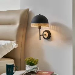 Lindby Lonnaris væglampe med rattan, sort