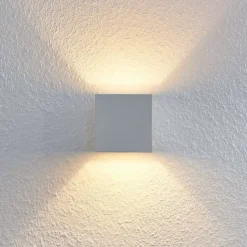 Lindby Mirza væglampe i aluminium, kantet, hvid