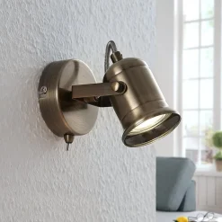 Lindby væglampe Anze, 10 m, antik messing, afbryder