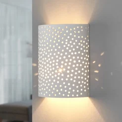 Lindby væglampe Jiru, højde 23 cm, hvid, halvcirkelformet, gips