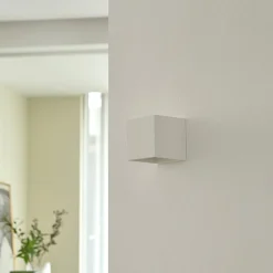 Lindby væglampe Kay, hvid, gips, 11,5 x 11,5 cm