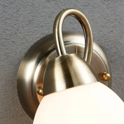 Lindby væglampe Mael, højde 20 cm, antik messing, trækkontakt