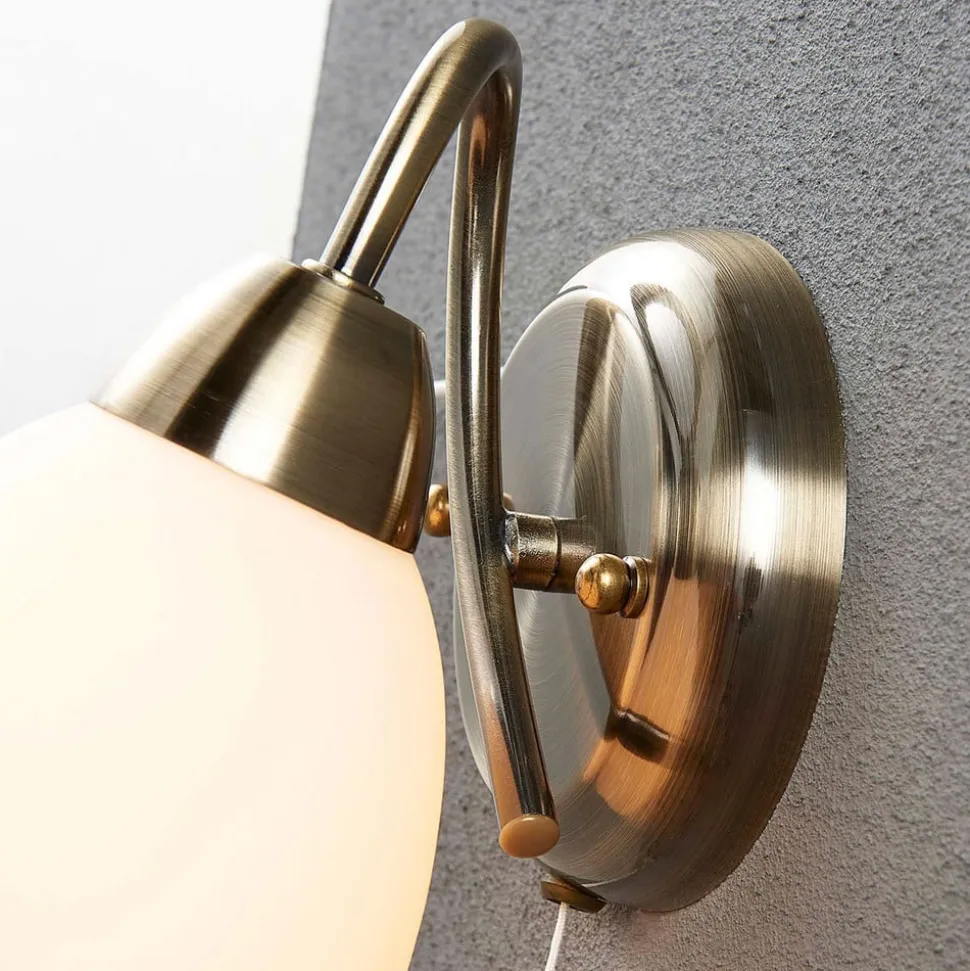 Lindby væglampe Mael, højde 20 cm, antik messing, trækkontakt