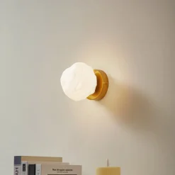 Lindby væglampe Piatra, opal/messing, glas, Ø 16 cm, G9