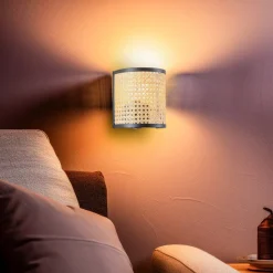 Lindby væglampe Yaelle, 20 cm høj, rattan, sort, E27