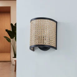 Lindby væglampe Yaelle, 20 cm høj, rattan, sort, E27