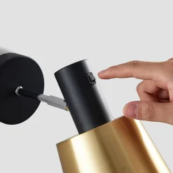 Lindby Vlada væglampe til læsning, messing, sort