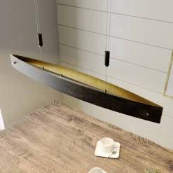 Lio sort LED-hængelampe med gulddekor